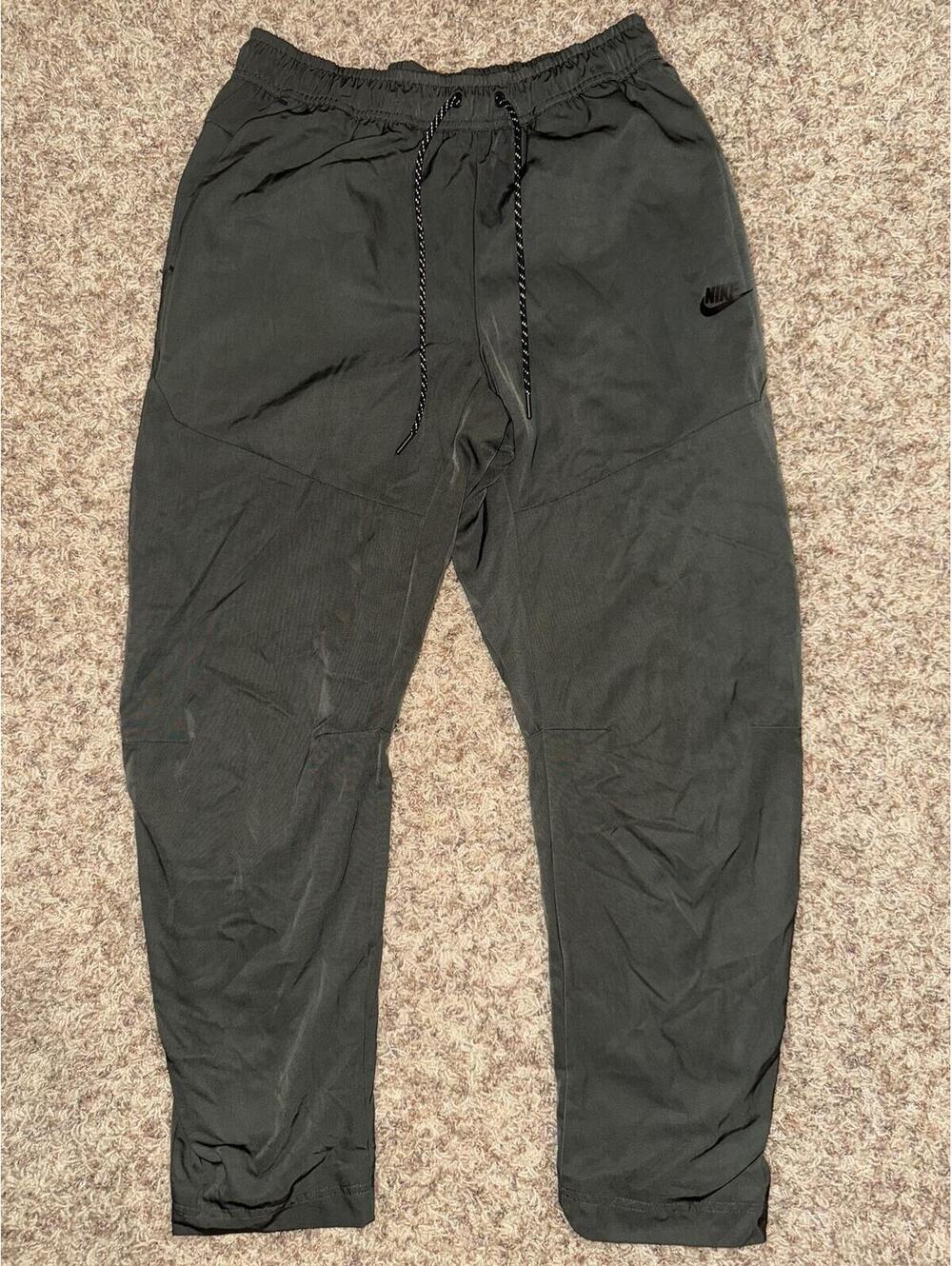 Nike Sportswear Tech Essentials Repel Pants Sample